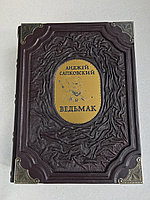 Ведьмак. Анджей Сапковский (подарочная кожаная книга)