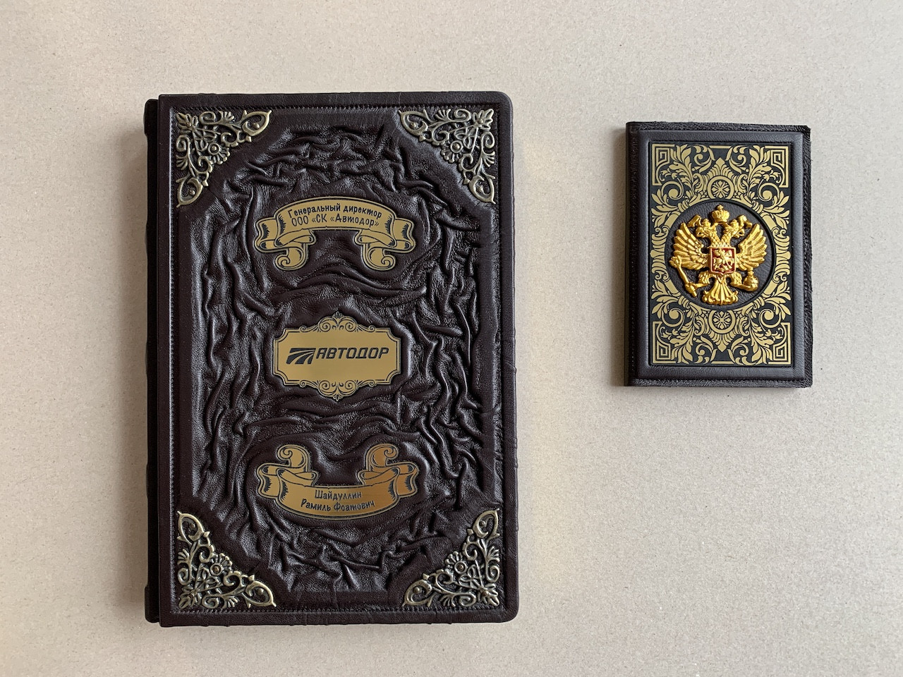 Комплект из ежедневника "АВТОДОР" и обложки для паспорта (подарочная кожаная книга) - фото 1 - id-p215615383