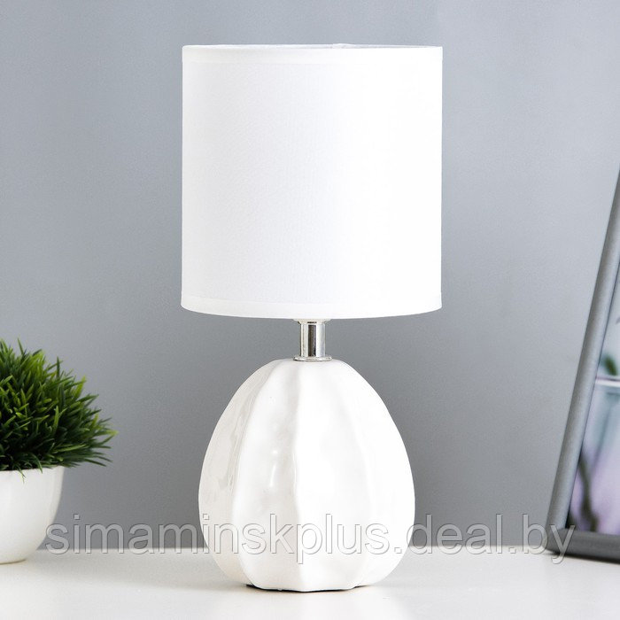 Настольная лампа "Ария" Е14 40Вт белый 13х13х26,5 см - фото 1 - id-p215712520