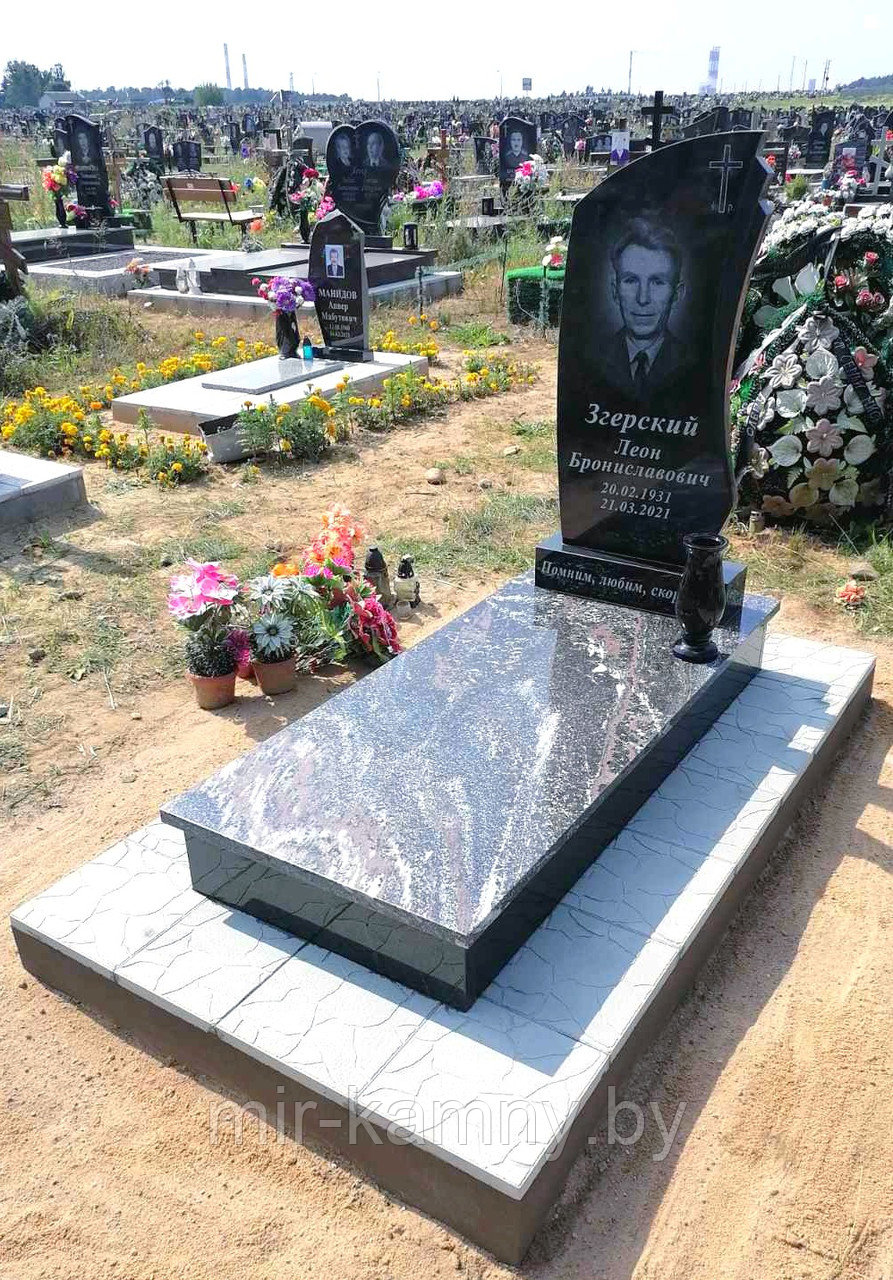 ПАМЯТНИК ДЛЯ ОДНОГО. ГРАНИТ АМФИБОЛИТ ГРАНАТОВЫЙ.