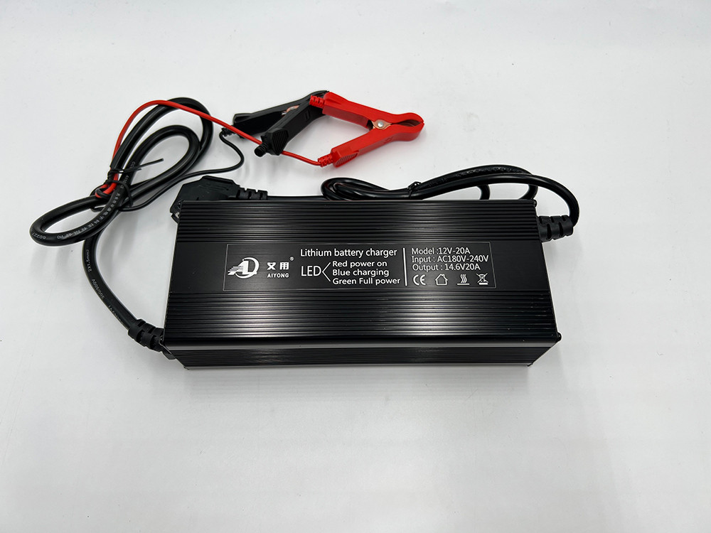 Зарядное устройство BatteryCraft Lifepo4 12V 20А - фото 1 - id-p211410500
