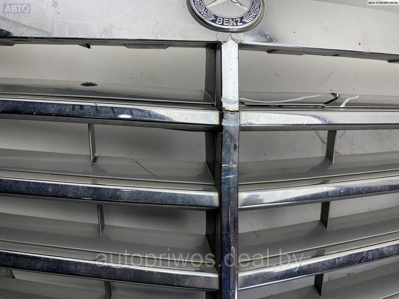 Решетка радиатора Mercedes W204 (C) - фото 3 - id-p215799589
