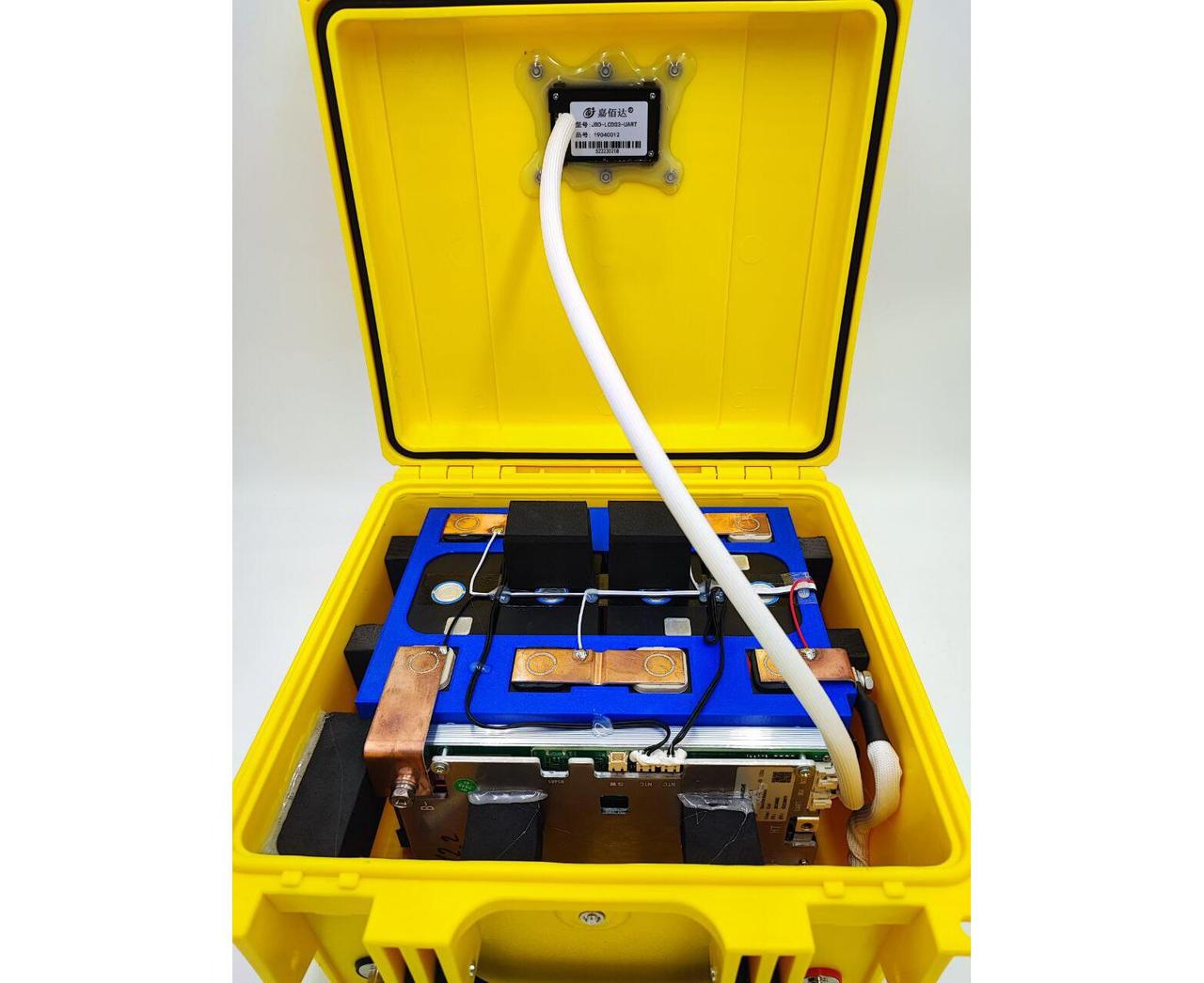 Аккумулятор BatteryCraft Lifepo4 12V 105Ah BMS 100 A c Bluetooth (желтый корпус) - фото 5 - id-p177361632