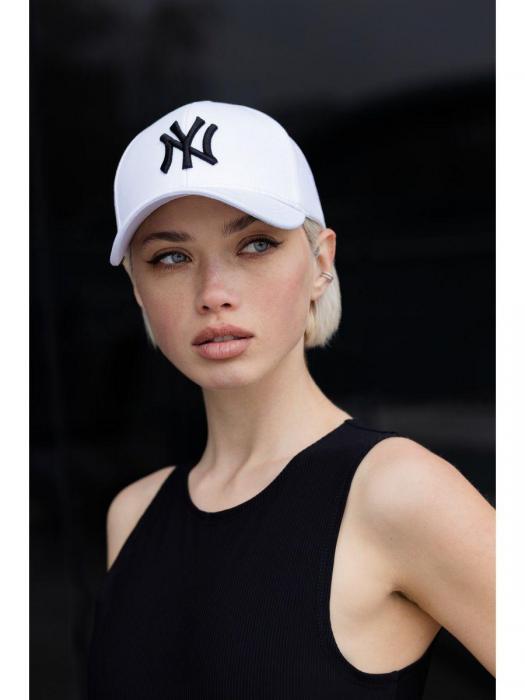 Кепка женская летняя белая стильная бейсболка головной убор с принтом New York - фото 3 - id-p215913815