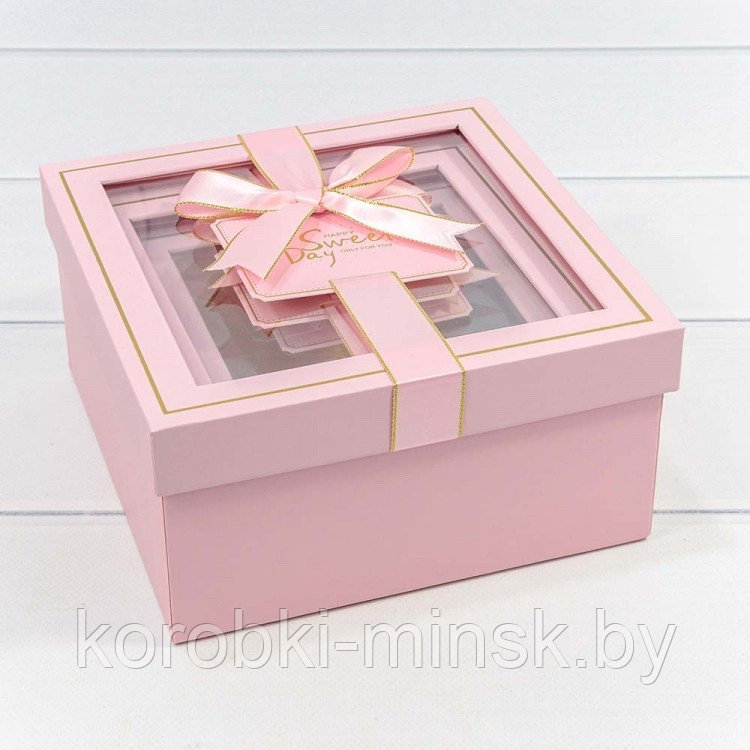 Коробка квадратная 19*19*9,5 с окошком и бантом. Розовый