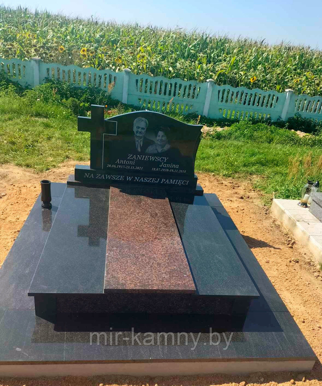 ПАМЯТНИК НА ДВОИХ В СВИСЛОЧИ