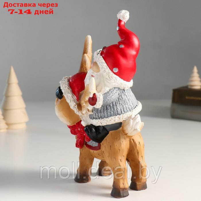 Сувенир полистоун "Дед Мороз верхом на олешке в красном колпаке и шарфике" 8х14х23 см - фото 2 - id-p216352697