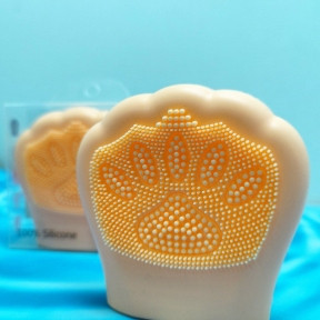 Массажер силиконовый ручной для лица и тела Лапка / Силиконовая щетка для очищения лица - фото 1 - id-p216373004
