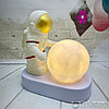 Светильник ночник Астронавт с луной Желтое свечение, фото 3