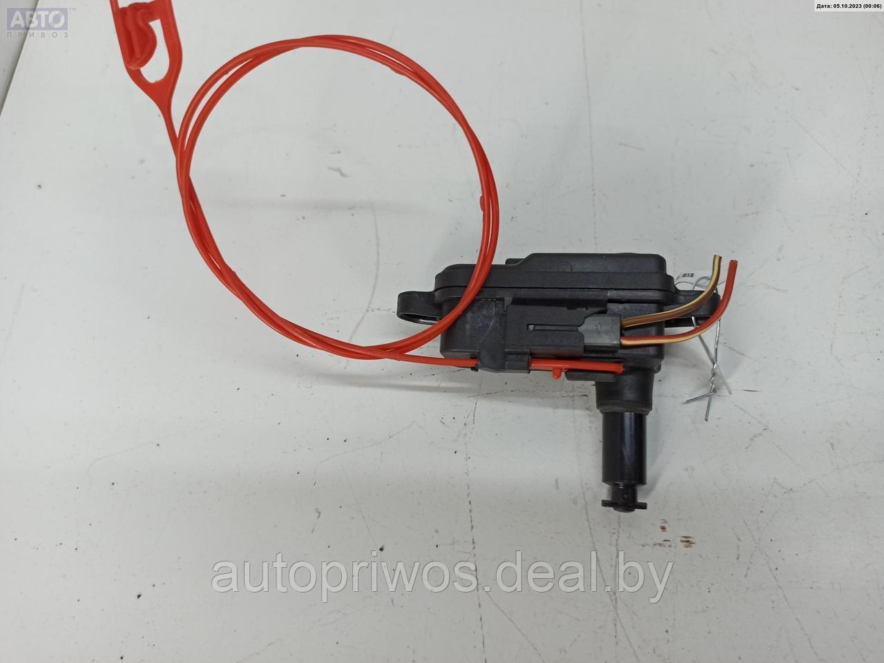 Активатор (привод) замка лючка бака Audi Q3 8U (2011-2018) - фото 2 - id-p216387544