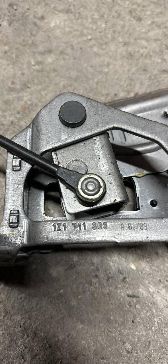 Рычаг ручного тормоза (ручника) Skoda Octavia (A4) 1999 1Z1711303 - фото 2 - id-p216563169