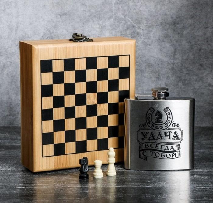 Подарочный набор с фляжкой и шахматами «Удача» - фото 1 - id-p216563690