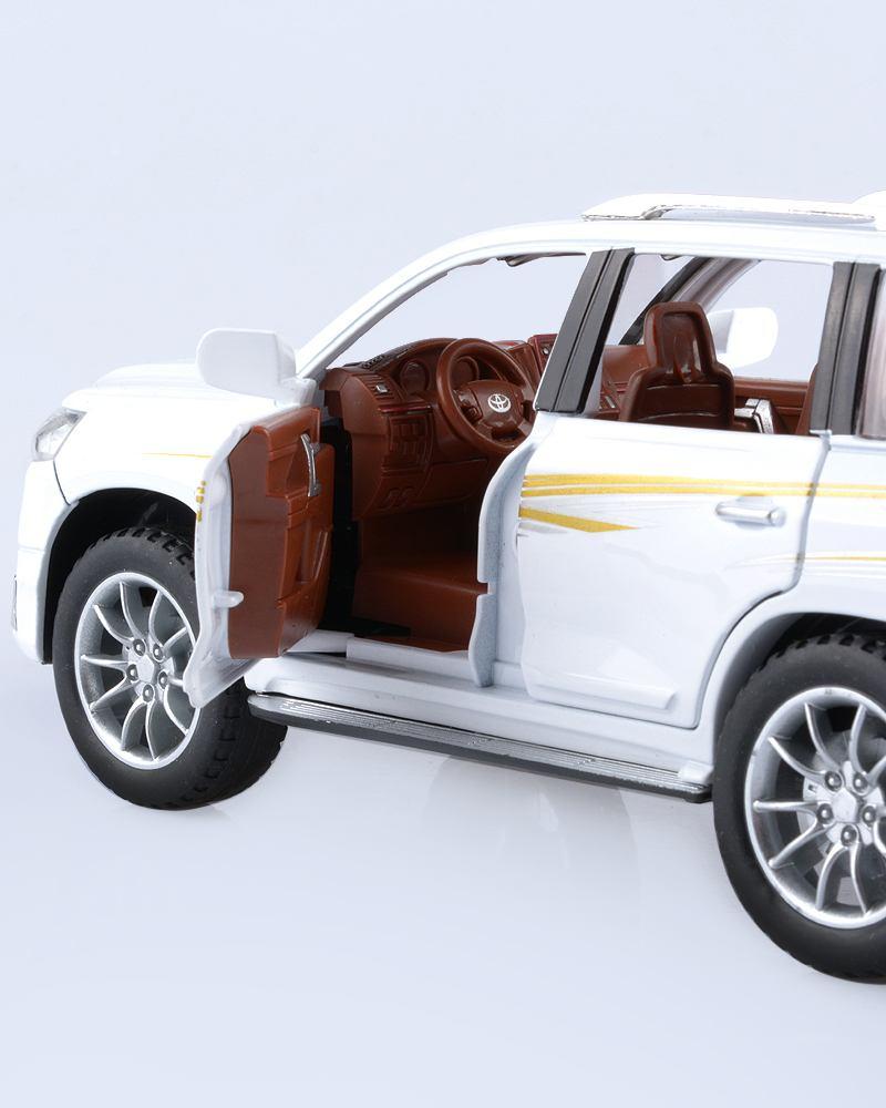 Коллекционная модель автомобиля Toyota Land Cruiser Prada (белый) - фото 4 - id-p216582248