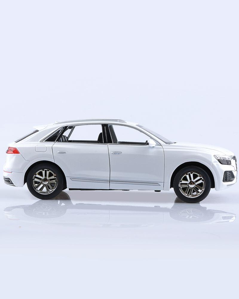 Коллекционная модель автомобиля Audi Q8 (белый) - фото 3 - id-p216582250