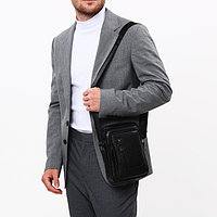 Сумка мужская на молнии, 3 наружных кармана, длинный ремень, цвет чёрный