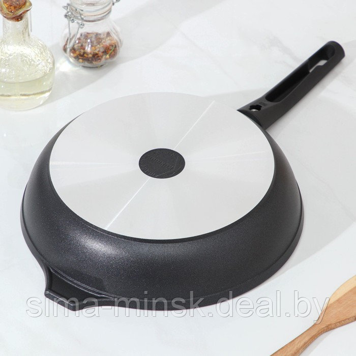 Сковорода «Традиция», d=26 см, стеклянная крышка, съёмная ручка, антипригарное покрытие, цвет чёрный - фото 3 - id-p70538844