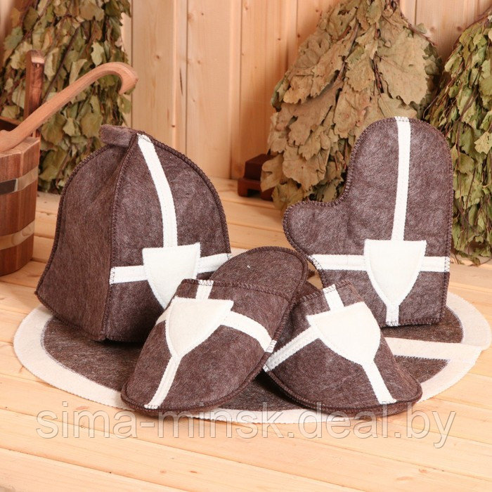 Набор подарочный 4 предмета коричневый "Крестоносец" (шапка, коврик, рукавичка,тапочки) - фото 1 - id-p216683688