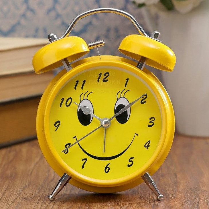 Часы будильник Веселый смайл желтый D-9 см Желтый - фото 1 - id-p216887365