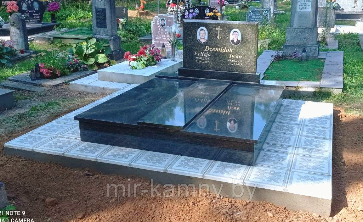 ДВОЙНОЙ ГРАНИТНЫЙ ПАМЯТНИК С ПРЯМОУГОЛЬНОЙ СТЕЛОЙ