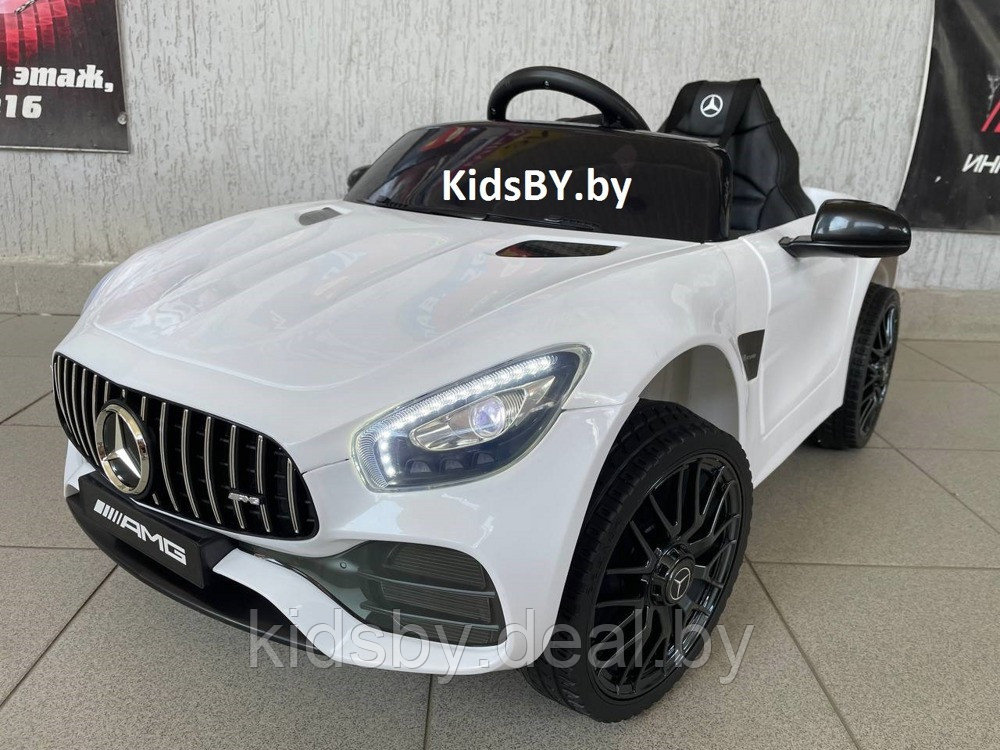 Детский электромобиль RiverToys Mercedes-Benz AMG GT O008OO (белый) лицензия - фото 1 - id-p109520745