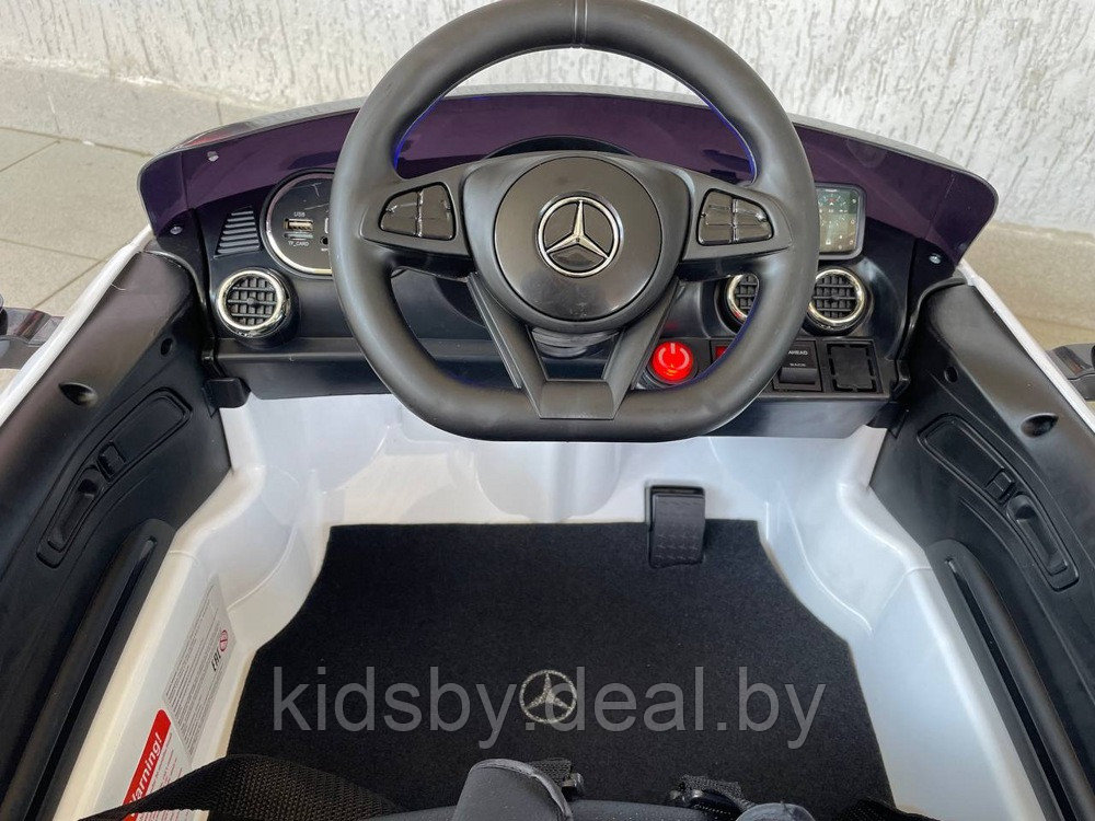 Детский электромобиль RiverToys Mercedes-Benz AMG GT O008OO (белый) лицензия - фото 5 - id-p109520745