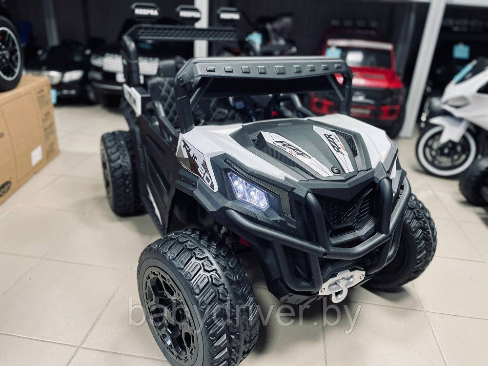 Детский электромобиль RiverToys C111CC (белый) Полноприводный