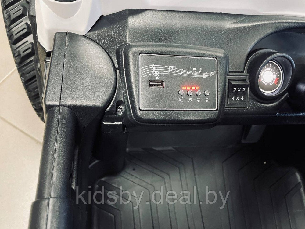 Детский электромобиль RiverToys C111CC (белый) полноприводный - фото 6 - id-p154461750