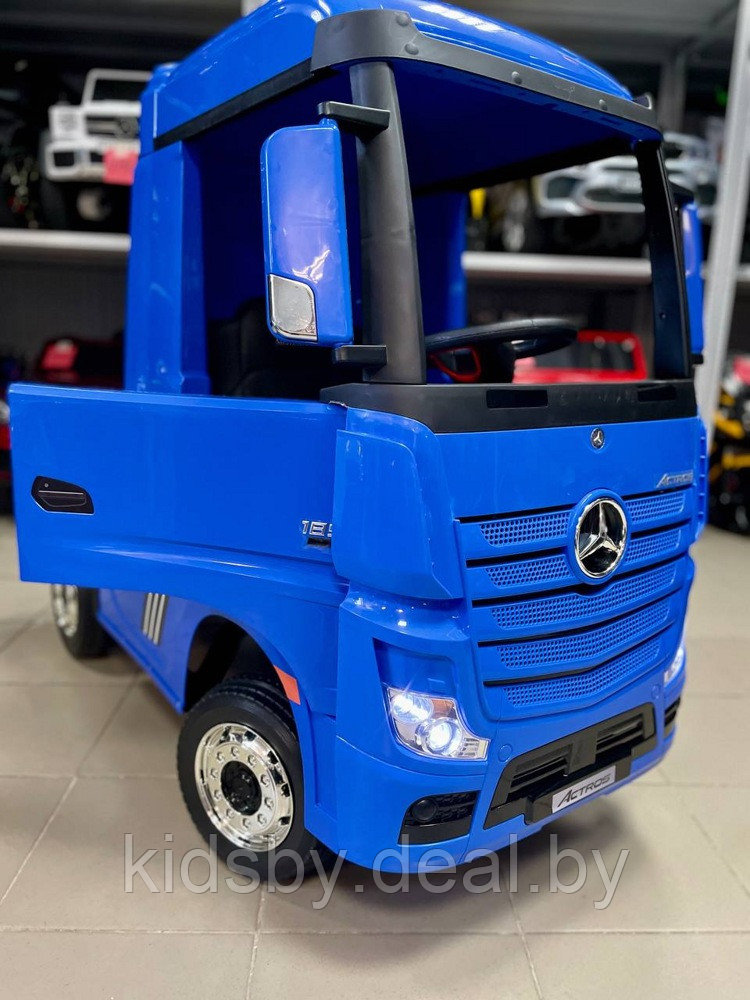 Детский электромобиль RiverToys Mercedes-Benz Actros 4WD HL358 с прицепом (синий) глянец (автокраска) лицензия - фото 1 - id-p162138795