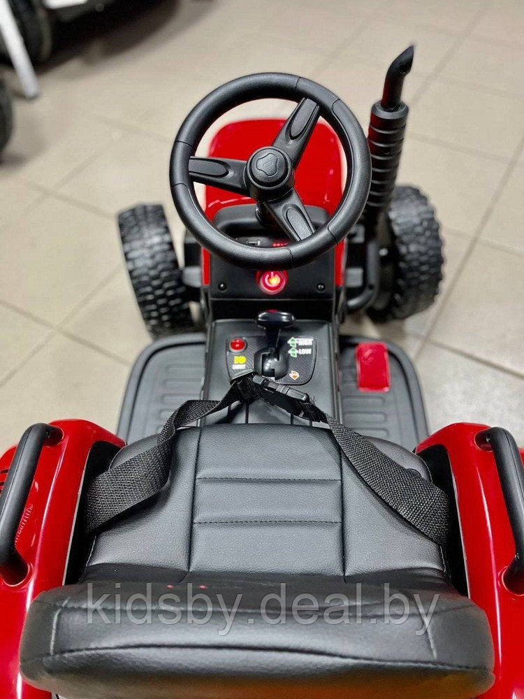 Детский электромобиль RiverToys H444HH (красный) трактор с прицепом и пультом - фото 4 - id-p168620897