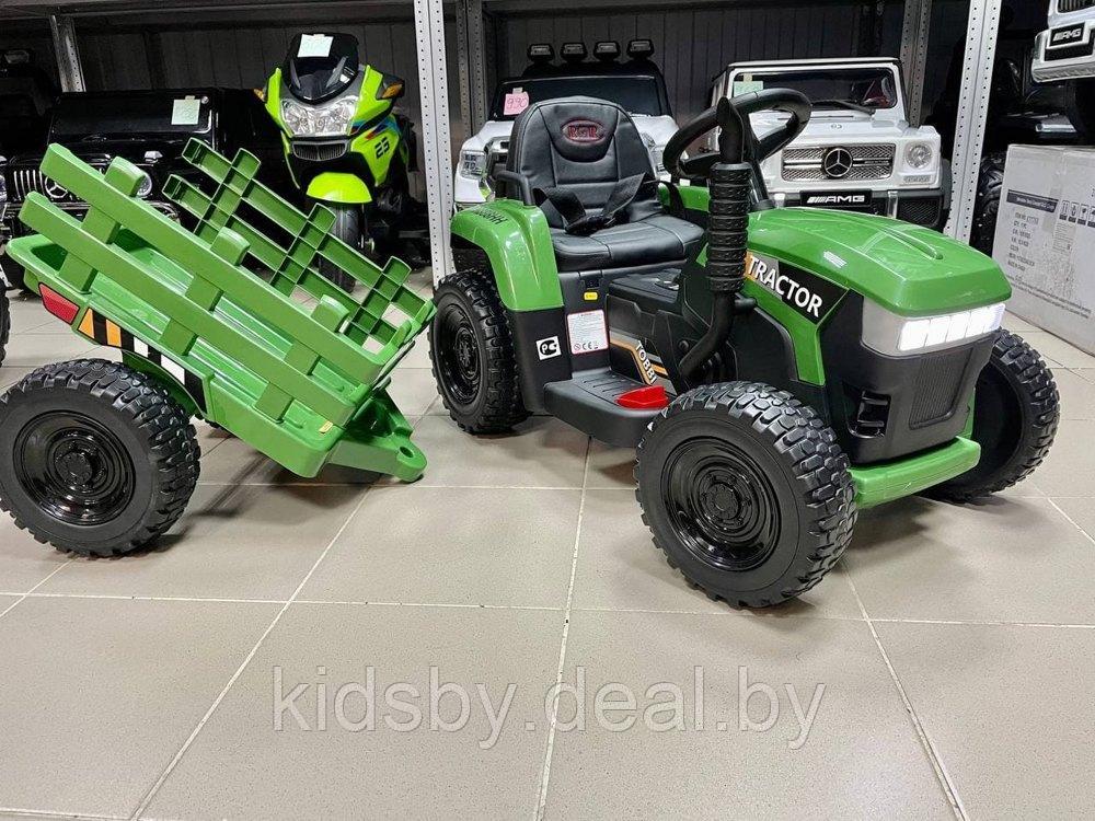 Детский электромобиль RiverToys H888HH (темно-зеленый) трактор с прицепом и пультом - фото 1 - id-p162138801
