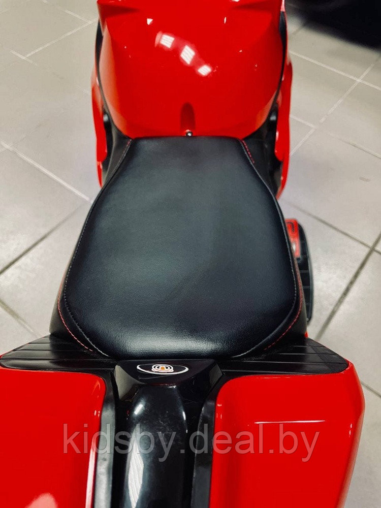Детский электромобиль, мотоцикл RiverToys A001AA (красный) Ducati - фото 6 - id-p24900737
