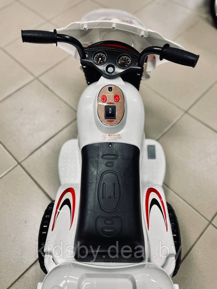 Детский электромобиль мотоцикл RiverToys Moto 998 (белый) - фото 4 - id-p116443647