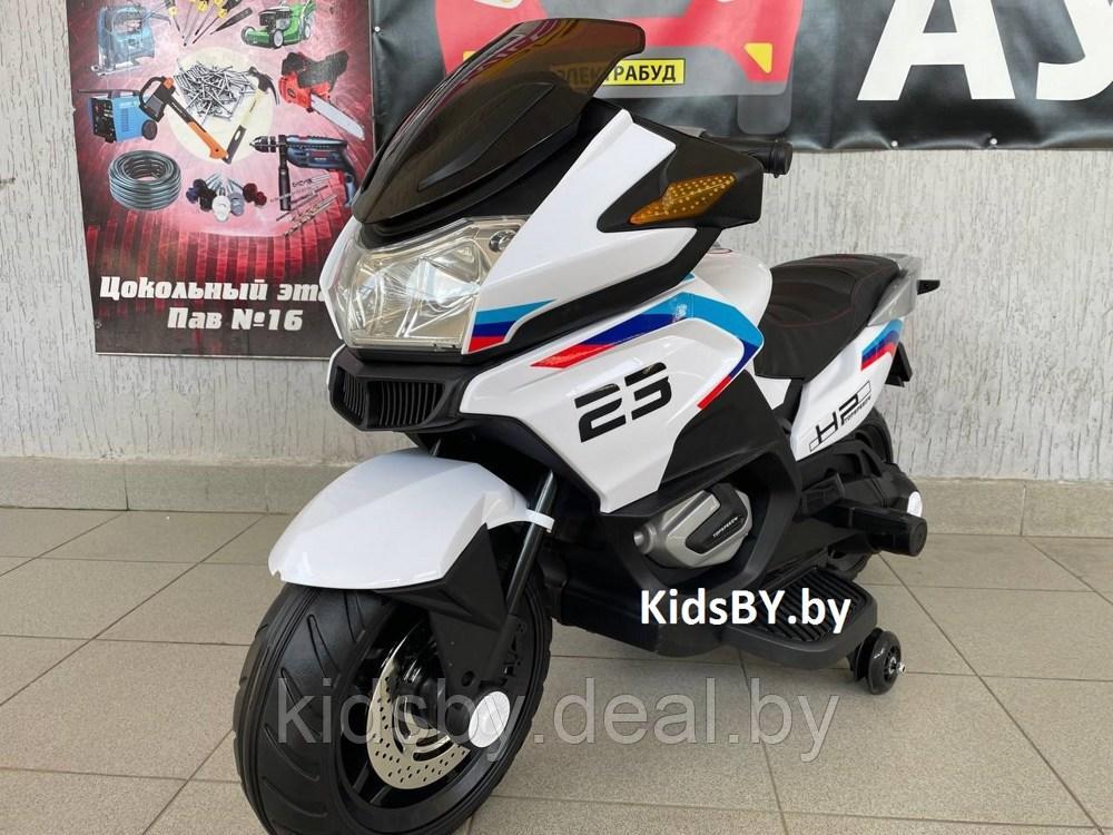 Детский электромотоцикл RiverToys H222HH (белый) BMWдвухместный - фото 6 - id-p162138787