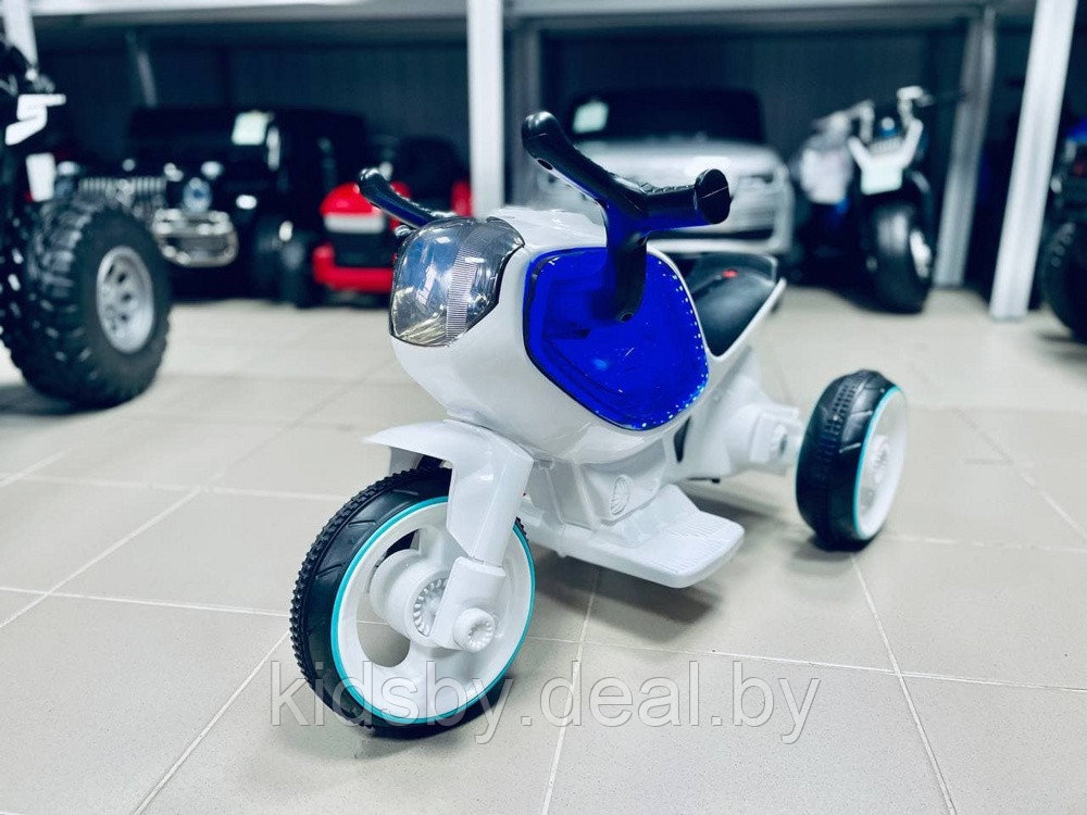 Детский электромобиль, мотоцикл RiverToys HC-1388 (белый) - фото 2 - id-p140358382