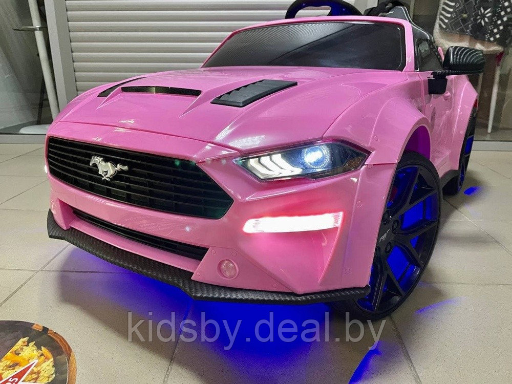 Детский электромобиль RiverToys Ford Mustang GT A222MP (розовый) лицензия