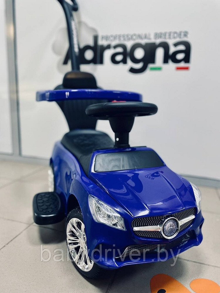 Детская машинка-каталка, толокар RiverToys Mercedes-Benz JY-Z06C (синий/черный) с ручкой-управляшкой - фото 1 - id-p55196574