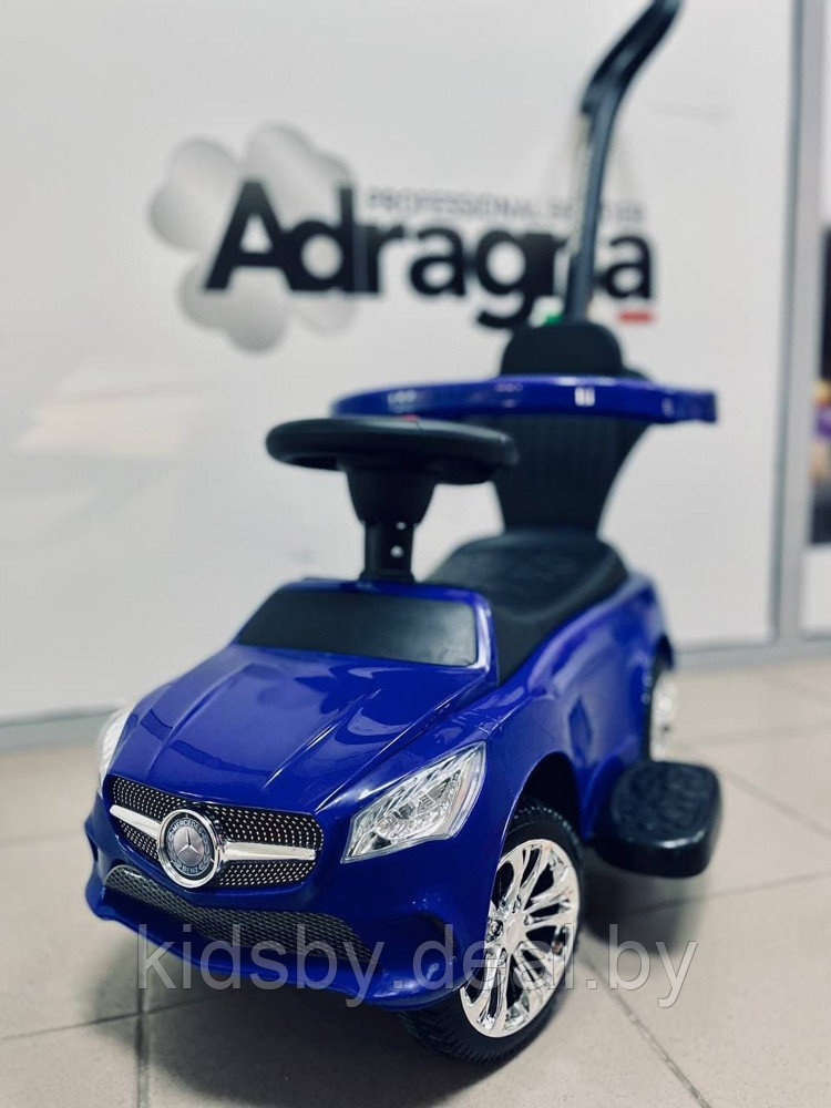 Детская машинка-каталка, толокар RiverToys Mercedes-Benz JY-Z06C (синий/черный) с ручкой-управляшкой - фото 2 - id-p55196574