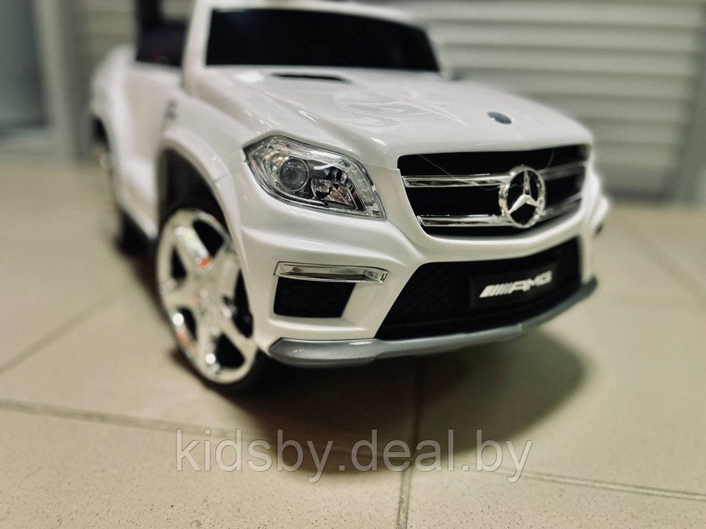 Детская машинка Каталка RiverToys Mercedes-Benz GL63 A888AA (белый/черный) лицензия - фото 2 - id-p56398102