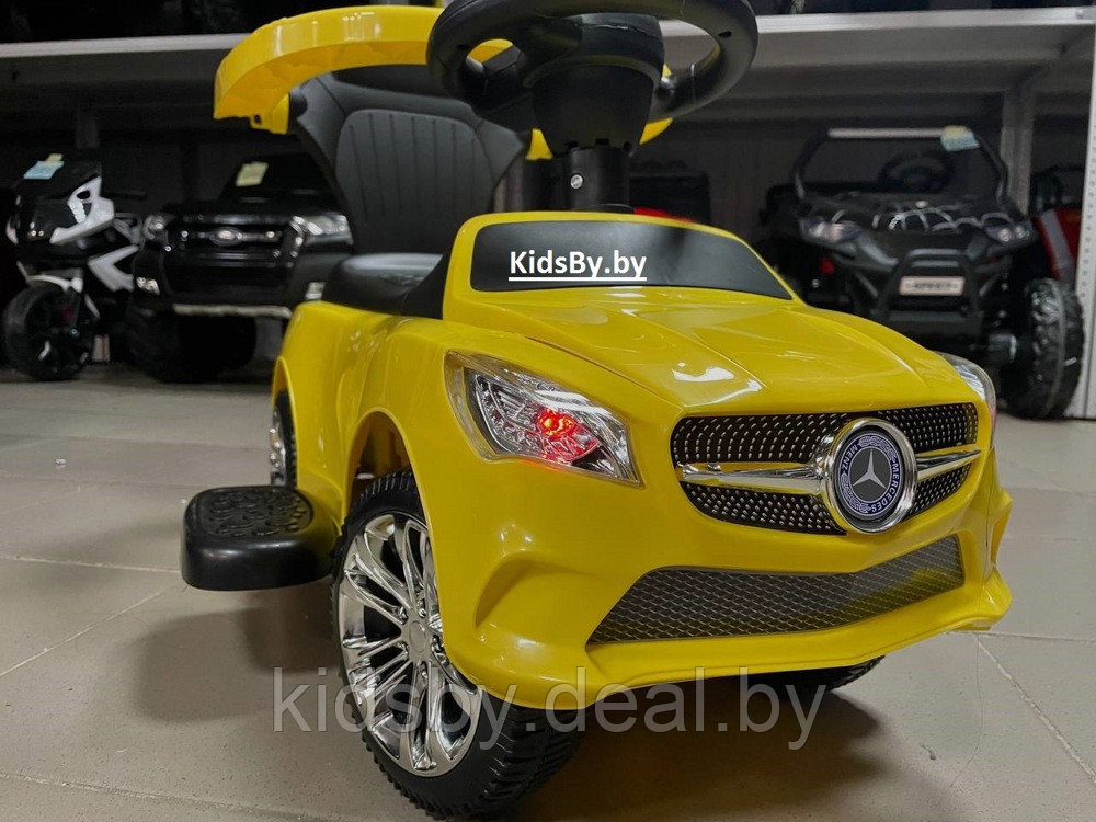 Детская машинка-каталка, толокар RiverToys Mercedes-Benz JY-Z06C (желтый/черный) с ручкой-управляшкой - фото 2 - id-p64367917