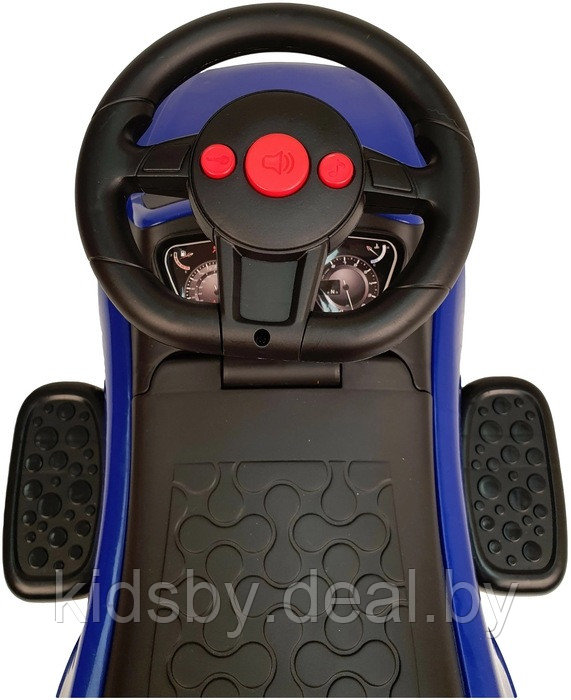 Детская машинка-каталка, толокар RiverToys Audi JY-Z06A (синий/черный) c ручкой-управляшкой - фото 4 - id-p116443640