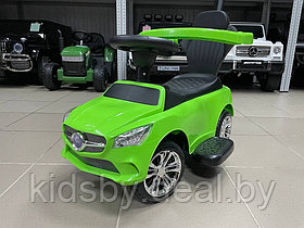 Детская машинка-каталка, толокар RiverToys Mercedes-Benz JY-Z06C (зеленый/черный) с ручкой-управляшкой