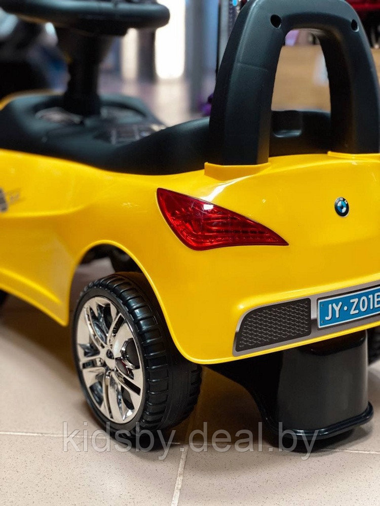 Детская машинка-каталка, толокар RiverToys BMW JY-Z01B (желтый/черный) - фото 3 - id-p139551625