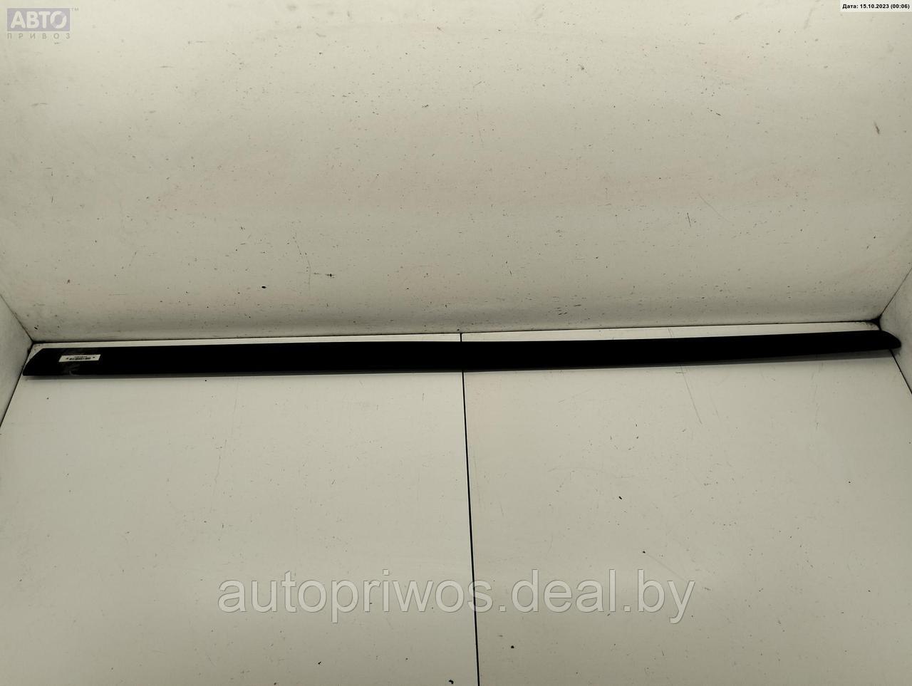 Молдинг двери передней левой Volkswagen Polo (2001-2005)