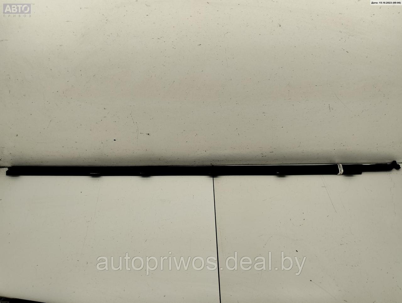 Молдинг стекла двери передней левой наружный Volkswagen Polo (2001-2005)