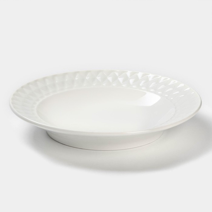 Тарелка фарфоровая глубокая Magistro «Блик», d=23 см, цвет белый - фото 1 - id-p217624137