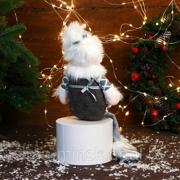 Мягкая игрушка "Бабушка Мороз в костюме с ремешком" 15х39 см, серый - фото 2 - id-p217632765