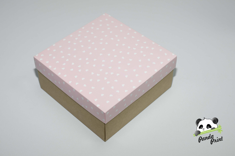 Коробка 220х220х100 Сердечки белые на розовом (крафт дно)