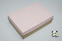Коробка 350х250х100 Сердечки белые на розовом (крафт дно)