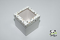 Коробка с прозрачным окном 150х150х150 Черно-золотые звезды (белое дно)