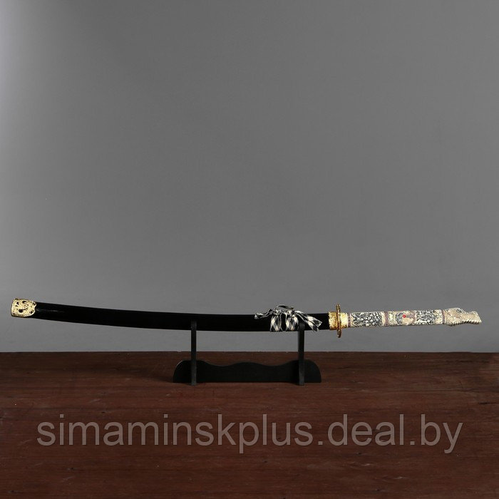 Сувенирное оружие «Катана на подставке», чёрные ножны, рукоятка под слоновую кость, 108 см - фото 1 - id-p217954529